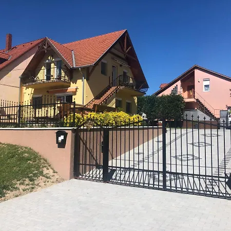 Апартаменты Laura-haus