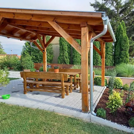 Laura-haus 본보야크바세기