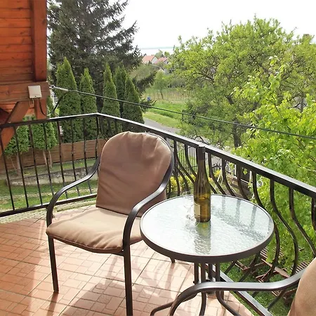 Laura-haus 아파트 *